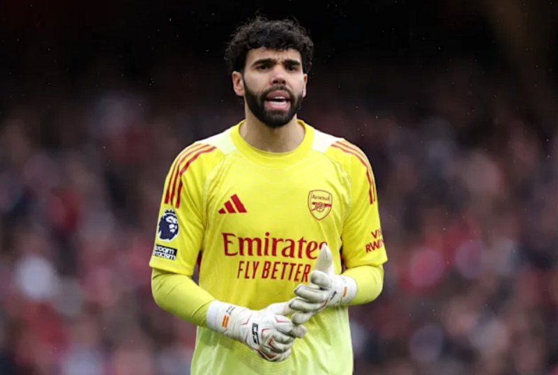 raya-bi-dat-dau-hoi-sau-nhung-cu-sut-xa-khien-arsenal